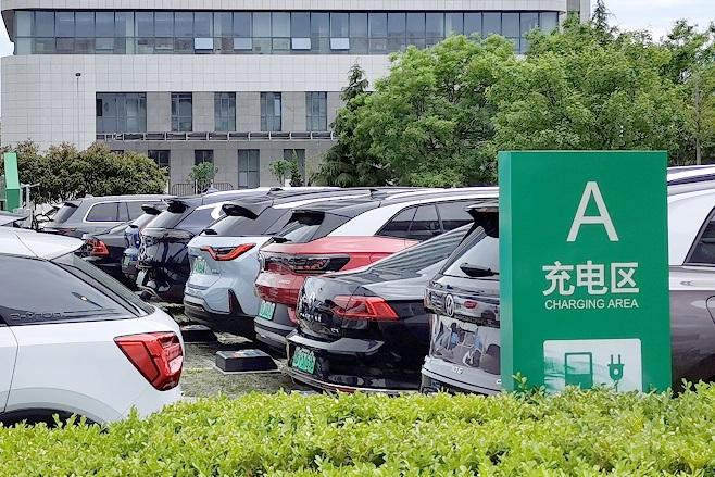 1月我國充電基礎設施增量為20.2萬臺 樁車增量比為1:2