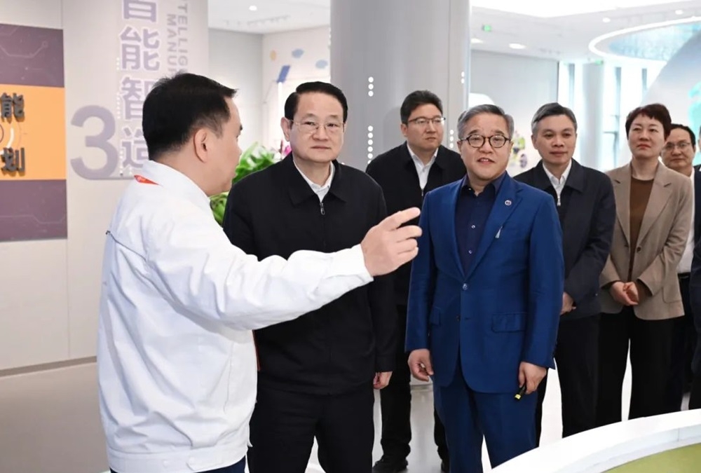 浙江省委書記易煉紅調(diào)研萬向創(chuàng)新聚能城:鼓勵發(fā)展新質(zhì)生產(chǎn)力 把美好藍圖變?yōu)楝F(xiàn)實