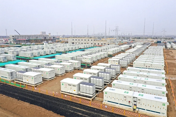 采用磷酸鐵鋰電池!山東東營17億元集中式儲能項目一期并網投運