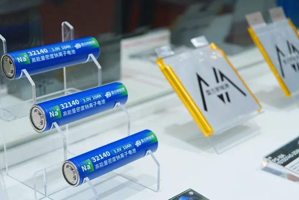 鈉電PACK產(chǎn)線正式發(fā)布 盤古新能源亮相CIBF 2025