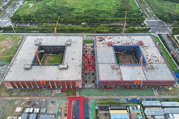 約10億！國軒新能源汽車驗(yàn)證及儲(chǔ)能研發(fā)基地項(xiàng)目主體結(jié)構(gòu)封頂