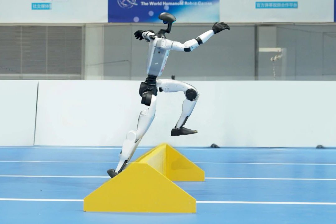 人形機器人將“反超”人類?別盯固態(tài)電池了,還有新風(fēng)口!
