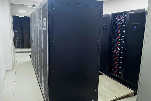 采用高倍率磷酸鐵鋰電池！雄韜REVO鋰電方案落地新疆公安系統