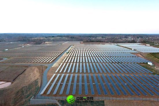 蘋果位于北卡羅來納州Maiden數據中心旁的太陽能電站