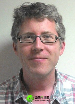 湯姆-克拉克博士正在東安格利亞大學(xué)進(jìn)行研究的希瓦氏菌