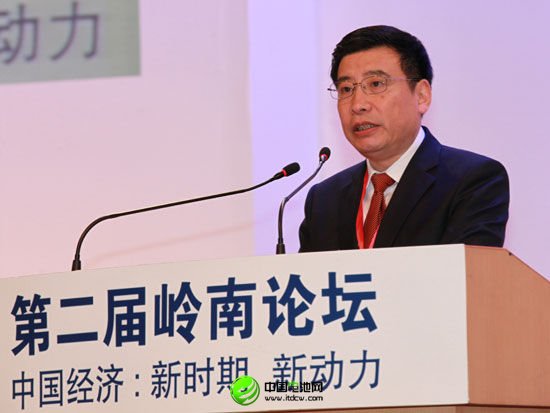 “第二屆嶺南論壇”于2013年3月31日在廣州舉行。上圖為工業和信息化部部長、黨組書記苗圩。(圖片來源：新浪財經 梁斌 攝)