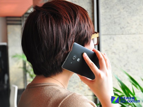 6.1英寸最大屏手機(jī) 四核華為Mate首測 