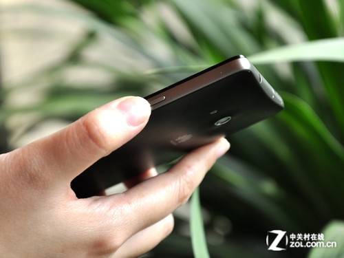 6.1英寸最大屏手機(jī) 四核華為Mate首測 