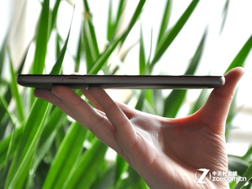 6.1英寸最大屏手機(jī) 四核華為Mate首測 