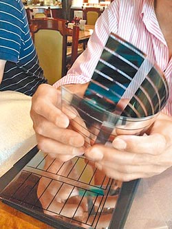 旅美臺商推新式太陽能電池貼窗戶上能發電