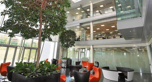 探營(yíng)全球唯一的蘋果工廠 喬布斯曾親臨開(kāi)幕式