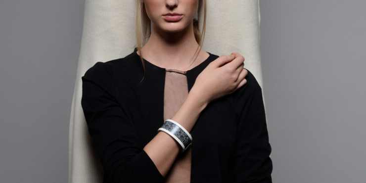 不用充電的智能手環  真的只是個擺設？