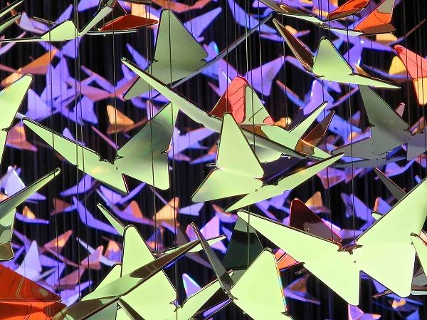 美到爆炸！蘋果Apple Watch巨幅玻璃廣告來了