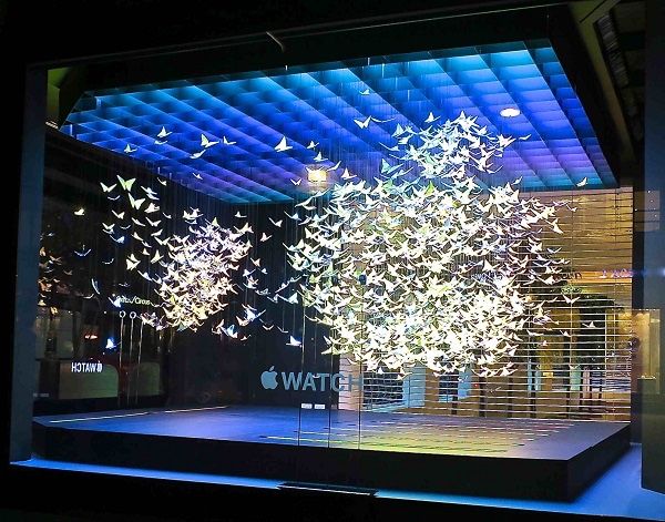美到爆炸！蘋果Apple Watch巨幅玻璃廣告來了