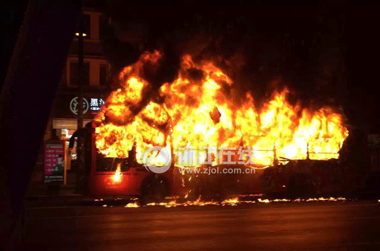 杭州自燃公交車自動滅火器為何失靈？45輛同款車全停運