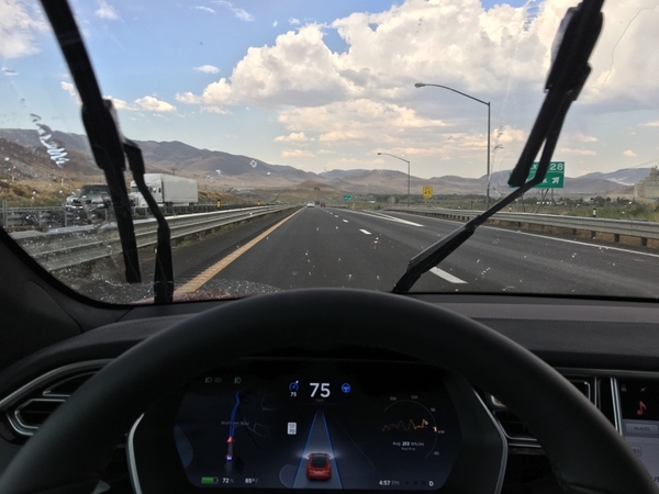 親歷特斯拉Gigafactory超級(jí)工廠開幕