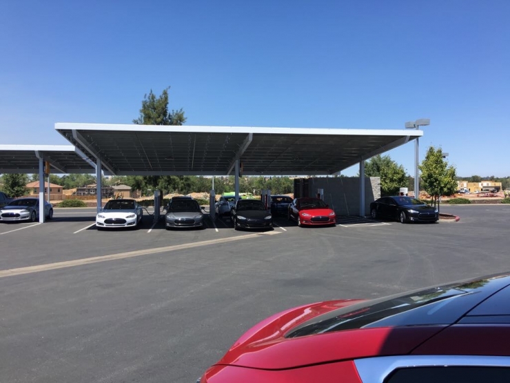 親歷特斯拉Gigafactory超級(jí)工廠開幕