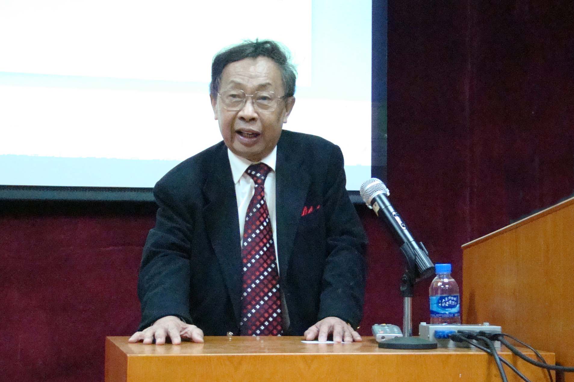 陳清泉：新能源汽車的環(huán)保性不容置疑  且意義遠不至于此