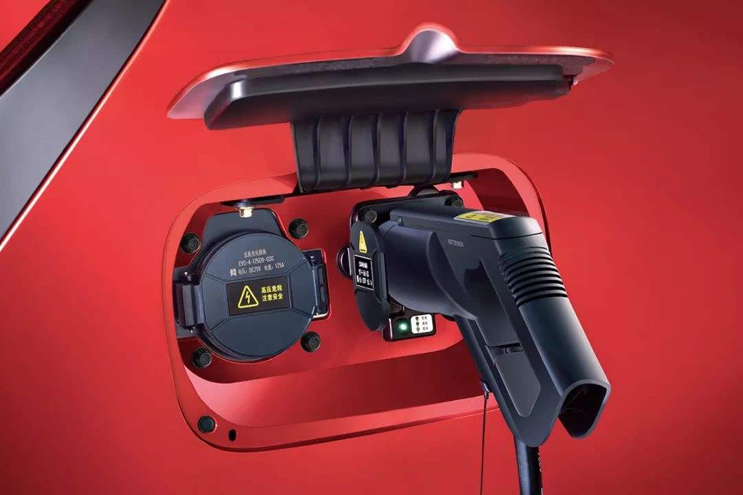 電池產業競爭加劇 車企自建電池工廠成趨勢