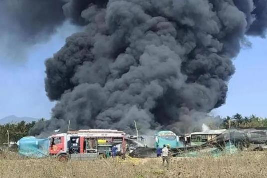 67輛新能源客車過火,現場濃煙沖天!