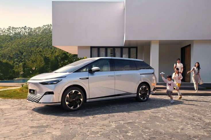 三大造車新勢力2023年財報:現(xiàn)金儲備近2067億 兩家毛利率降至個位數(shù)