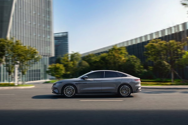 激光雷達上車!2025款漢攜四大進化上市,售價16.58萬元起!