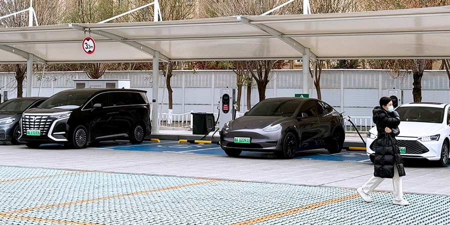 2024年全球新能源汽車銷量達(dá)1823.6萬輛 中國占比超過70%