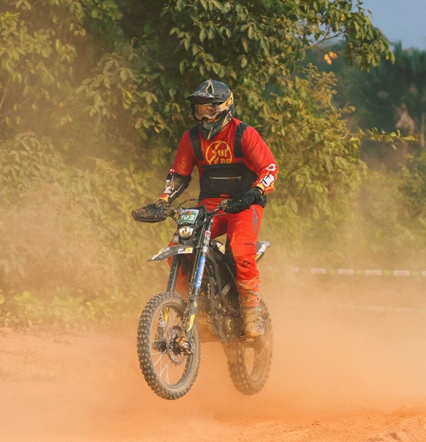 20秒碾壓級優勢！孚能科技賦能虬龍雨林賽道上演“電驅傳奇”