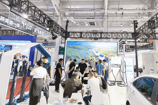 補能新突破 特來電高低壓一體化群充電系統亮相北京充換電展 補能新突破 特來電高低壓一體化群充電系統亮相北京充換電展