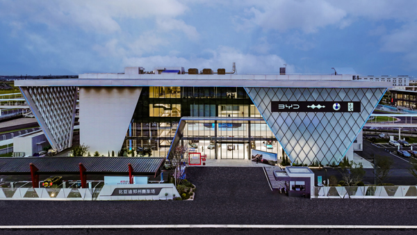 全民賽道集結！比亞迪全地形賽車場開業，助力百萬人下賽道！