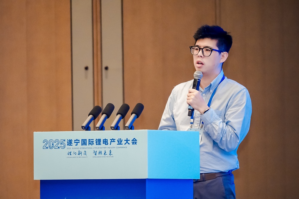 中國銀河證券研究所執(zhí)行總經(jīng)理/電力設(shè)備新能源首席分析師曾韜 中國銀河證券研究所執(zhí)行總經(jīng)理/電力設(shè)備新能源首席分析師曾韜