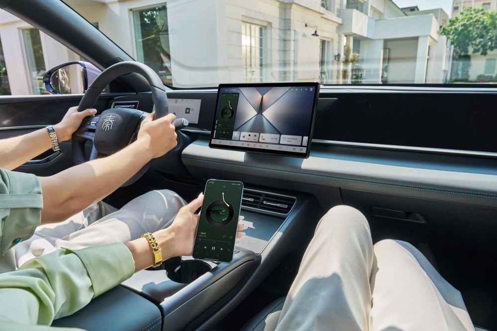 限時超級置換補貼價9.28萬起 2026款秦L DM-i上市