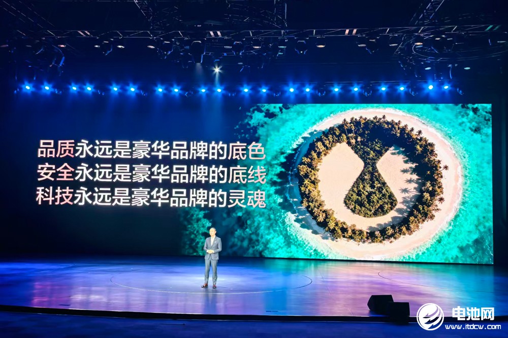 標(biāo)配磷酸鐵鋰刀片電池！大六座安全豪華SUV騰勢(shì)N8L預(yù)定下一個(gè)爆款？