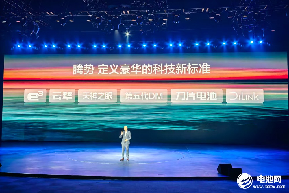 標(biāo)配磷酸鐵鋰刀片電池！大六座安全豪華SUV騰勢(shì)N8L預(yù)定下一個(gè)爆款？