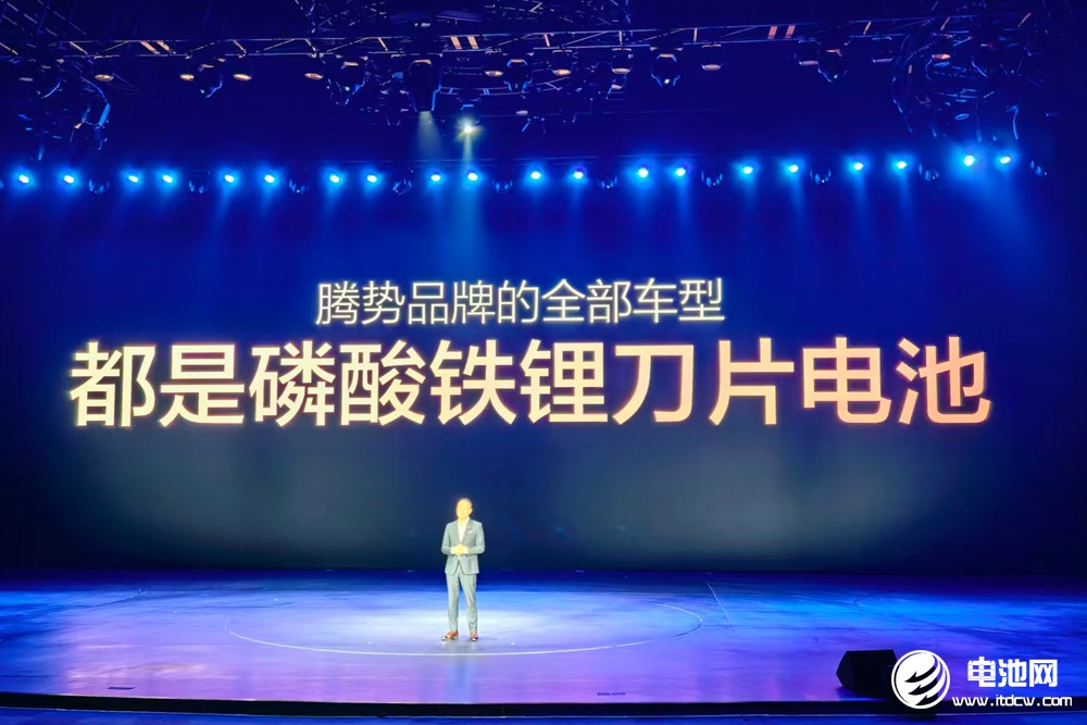 標(biāo)配磷酸鐵鋰刀片電池！大六座安全豪華SUV騰勢(shì)N8L預(yù)定下一個(gè)爆款？