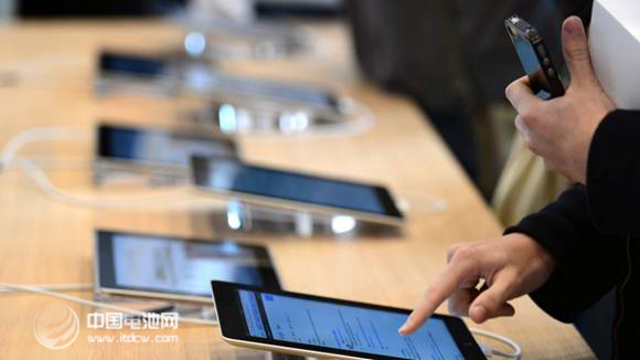 2013年法國(guó)平板電腦的銷量首次超過(guò)計(jì)算機(jī)