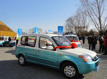 純電動(dòng)汽車(chē)“高大上” 月租1萬(wàn)誰(shuí)人駛？