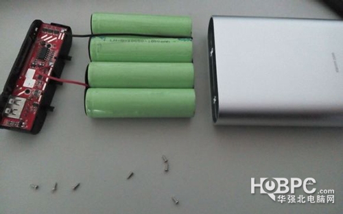 近日，有網友在網上購買了一款售價69元的小米移動電源，為了放心起見他將這款移動電源進行了拆解，結果發現坑爹了。