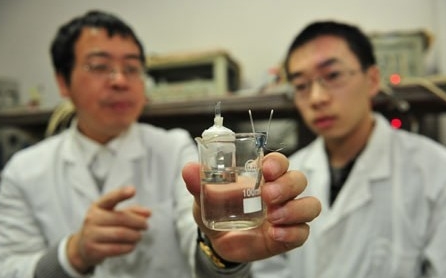 復旦大學研發水鋰電充電十幾秒汽車可行400公里