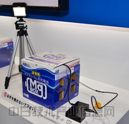 在展示會場進行了讓LED燈發(fā)光的現(xiàn)場演示