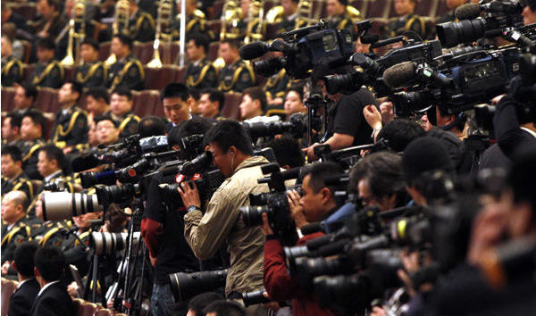 政府工作報(bào)告作6處重要修改 新增推廣新能源汽車