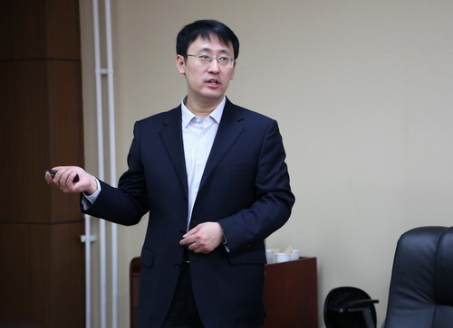 課題負責人吳大勇研究員作課題完成情況報告