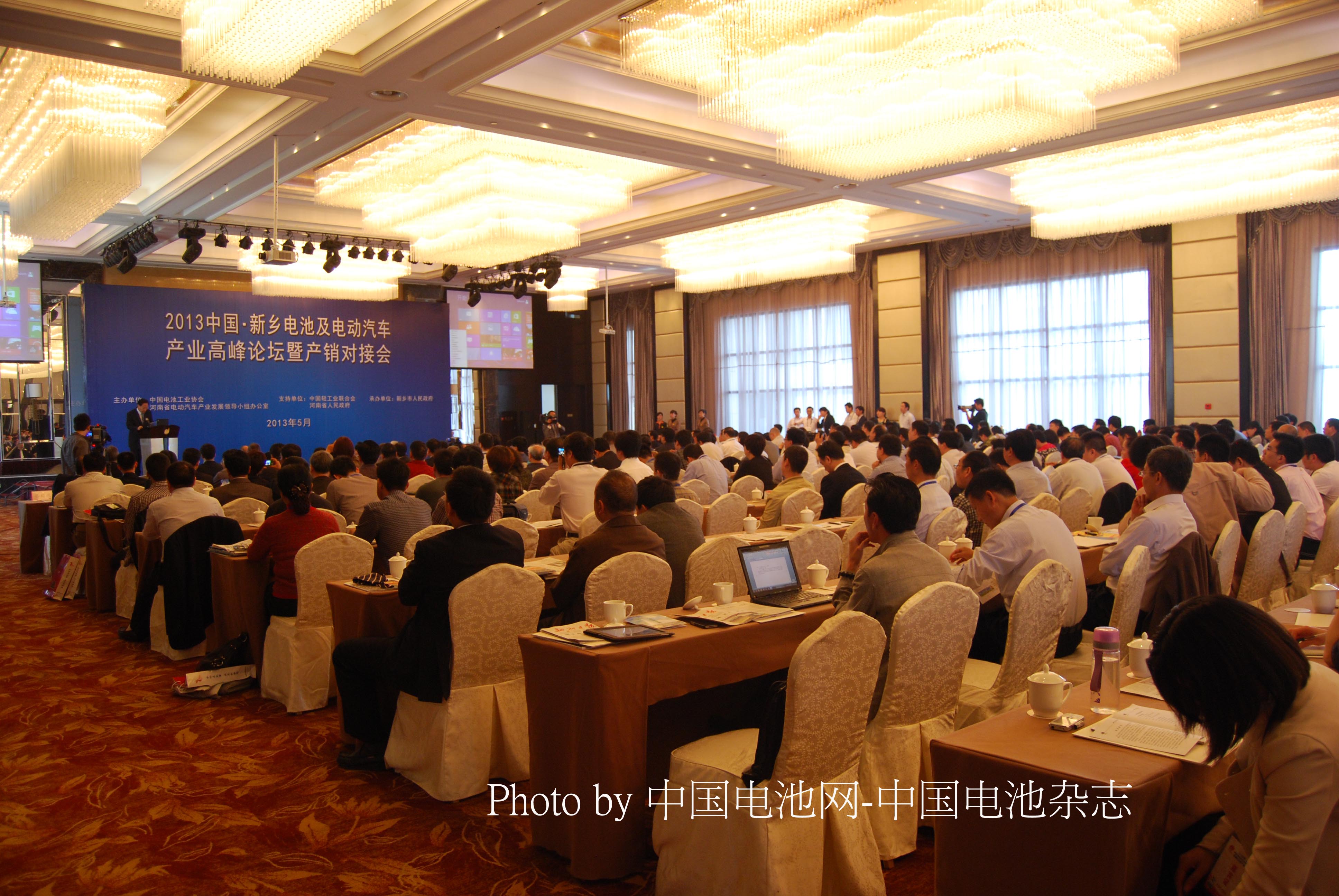 新鄉電動出租車“擴編” 三位一體運營模式規模初顯