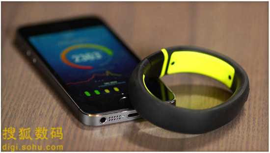 退出硬件市場 耐克為何考慮叫?？纱┐髟O備的銷售？