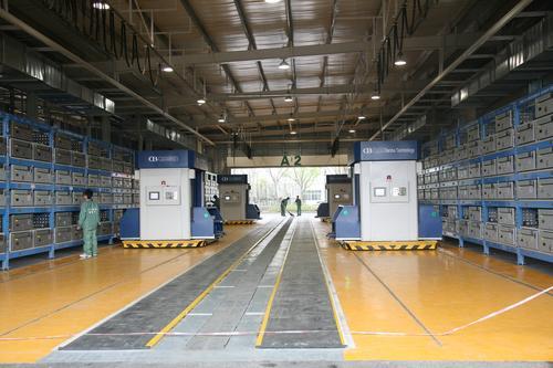 圖為上海世博會純電動公交車充電站