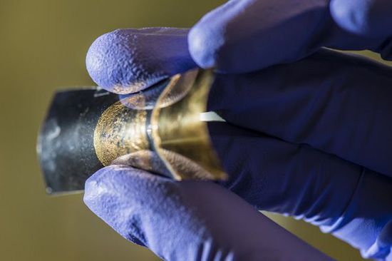 美科學(xué)家研制出新型超薄柔性無鋰高性能電池