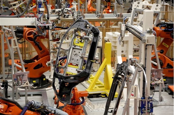 揭秘性感迷人的寶馬i8：帥的一塌糊涂