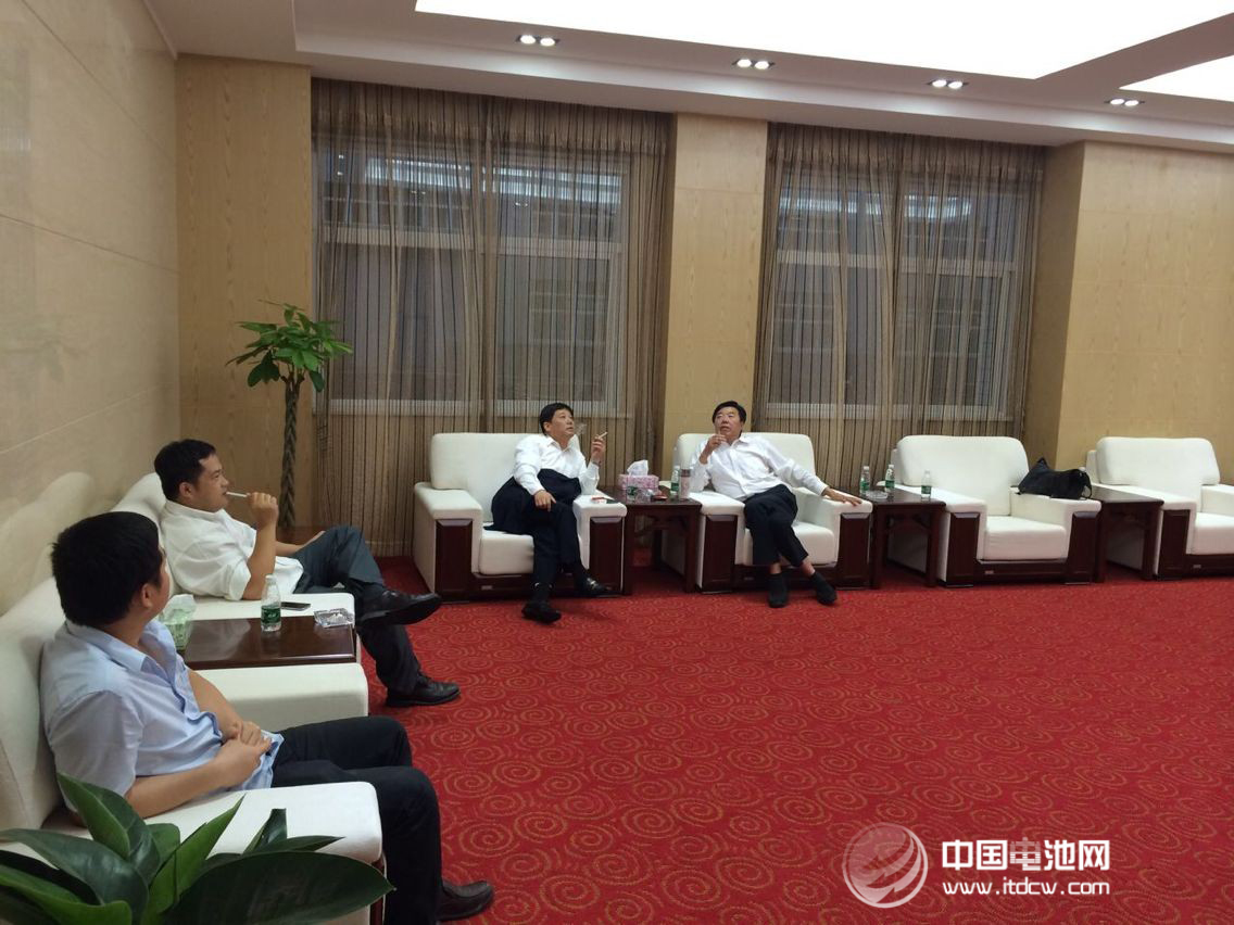 湖南中鋰新材料:60多家代表參觀濕法隔膜生產線 湖南中鋰新材料:60多家代表參觀濕法隔膜生產線