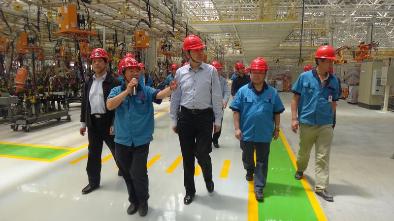 四川經信委主任王海林調研綿陽新能源車項目情況