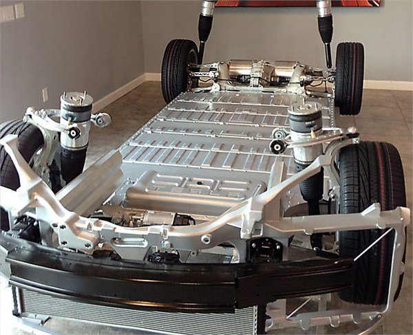 電池：電動(dòng)汽車?yán)@不過(guò)的坎兒 不過(guò)關(guān)其余白扯